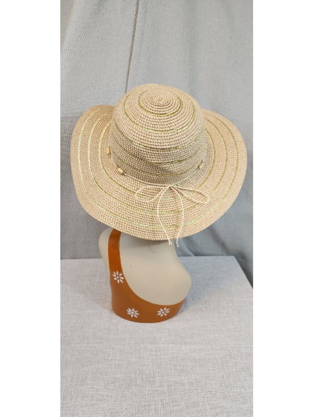 Chicos Paper Polyester Tan w Gold Stri Wide Brim Large Shade Summer Sun Hat USED - Picture 3 of 5